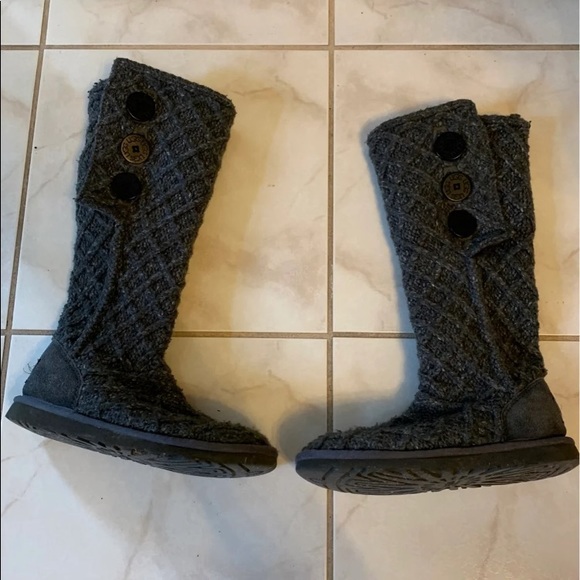Ugg  boots sz 6 - Picture 2 of 12